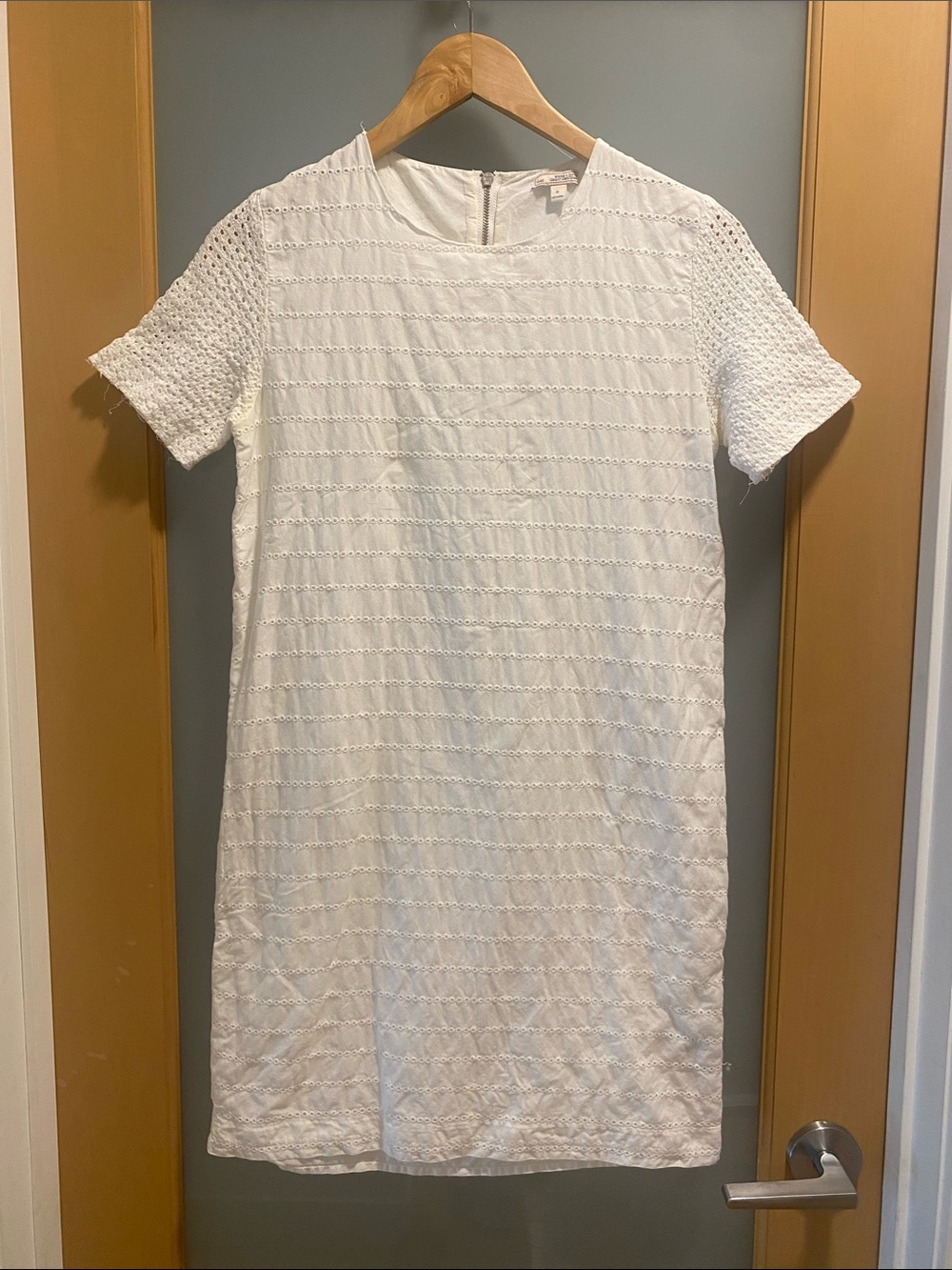 GAP White Eyelet Short-Sleeve Mini Shift Dress with pockets!!